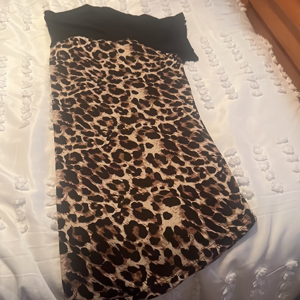 EMERY ROSE Pocket Patched  Leopard Tee - Picture 5 of 7